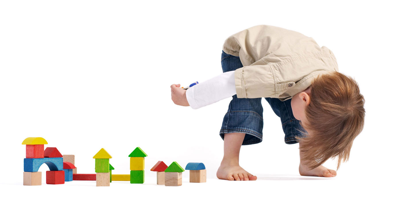 nursery-boy-with-toy-blocks